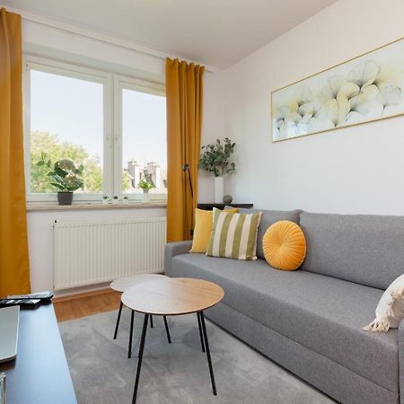 Cozy Apartment With Balcony Warszawa By Noclegi Renters 외부 사진