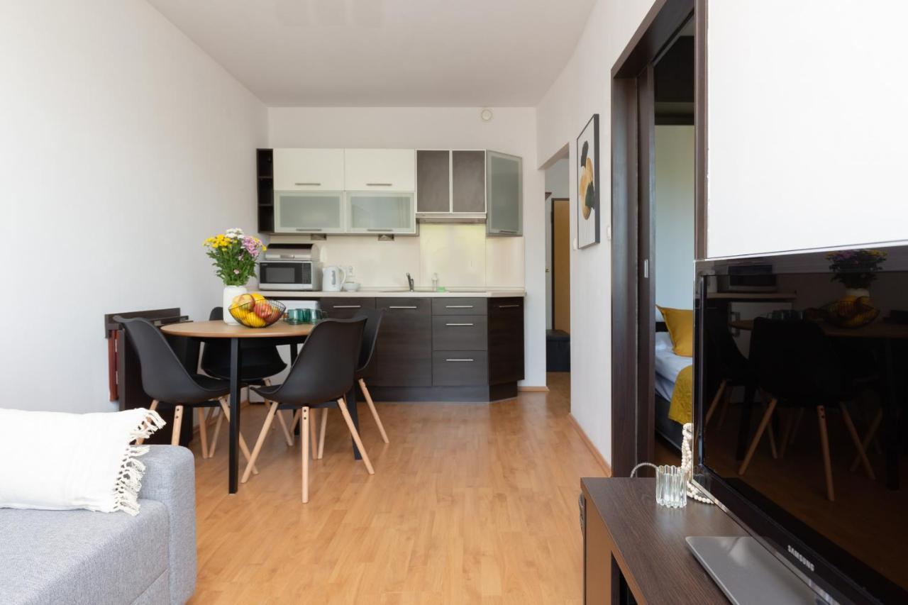 Cozy Apartment With Balcony Warszawa By Noclegi Renters 외부 사진