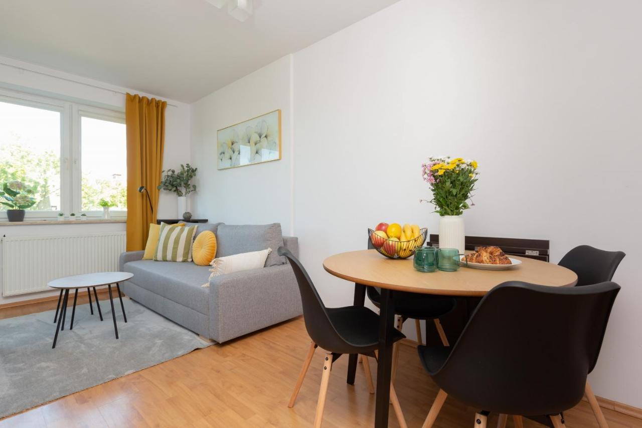 Cozy Apartment With Balcony Warszawa By Noclegi Renters 외부 사진