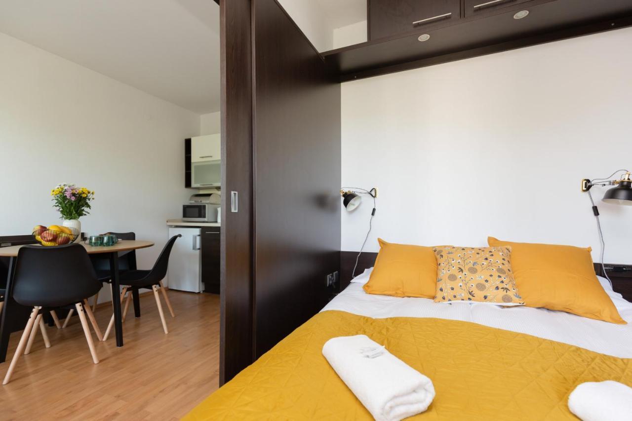 Cozy Apartment With Balcony Warszawa By Noclegi Renters 외부 사진
