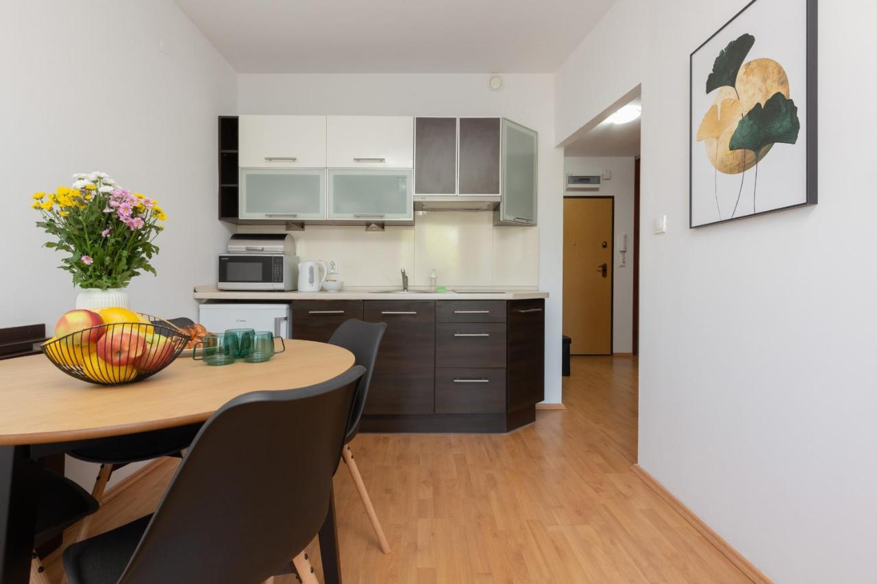 Cozy Apartment With Balcony Warszawa By Noclegi Renters 외부 사진